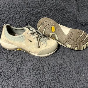 Womens Dansko Paisley taupe size 39